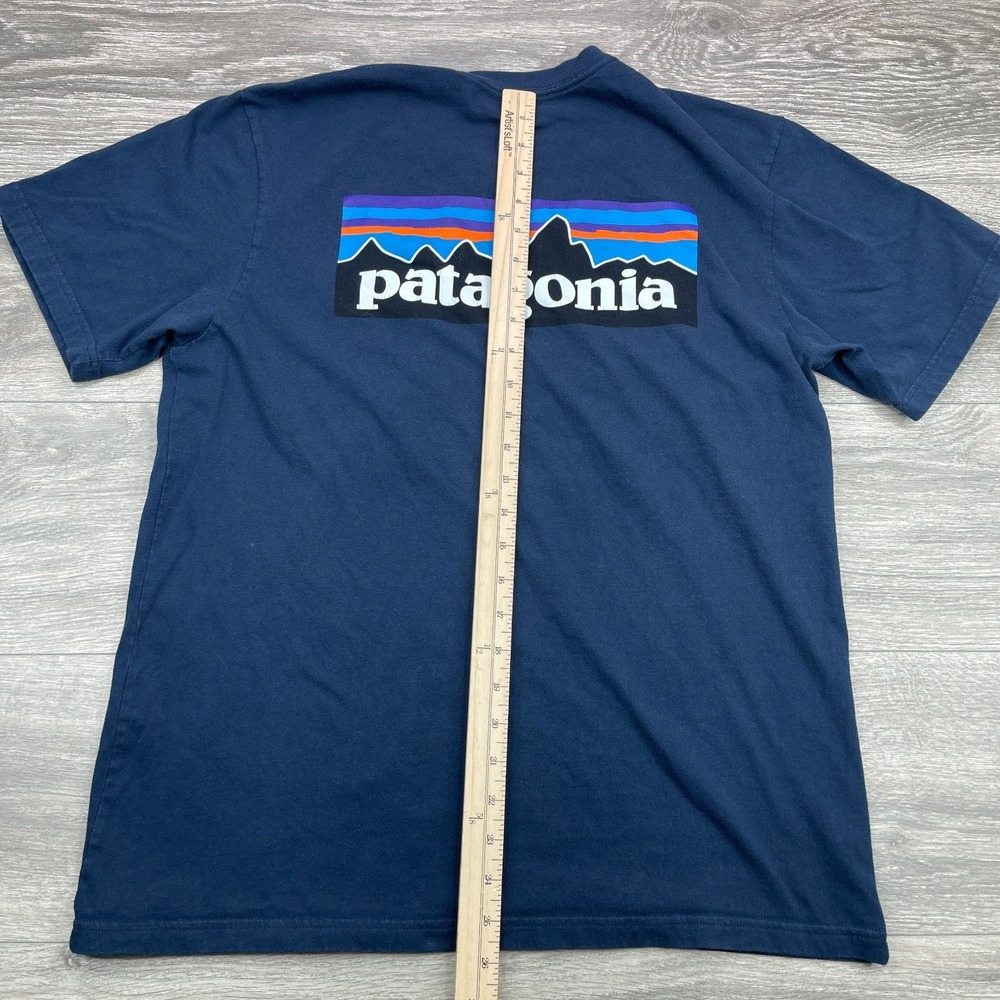 Patagonia Shirt Men Medium Navy Blue Graphic Scenic Mountain Gorpcore Pocket Tee - Picture 6 of 8